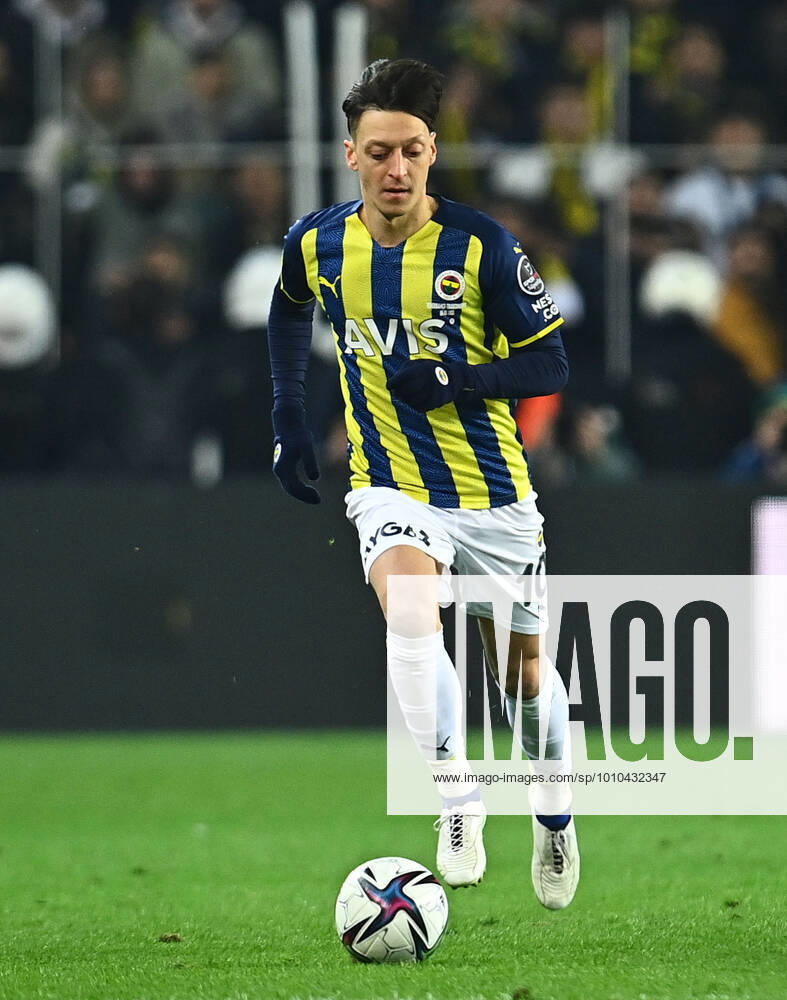 Mesut Ozil of Fenerbahce during the Turkish Super League football match between Fenerbahce and Trabzonspor at Ulker Stadium n Istanbul , Turkey on March 06 , 2022. ( Photo : Seskimphoto ) Fenerbahce vs Trabzonspor 06032022