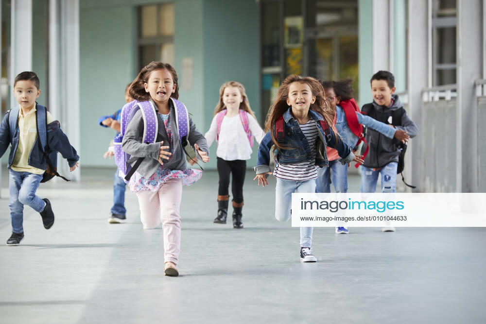 IMAGO Creative: Gesellschaft, Schule, Schulanfang grundschule,grundschüler,schulschluss