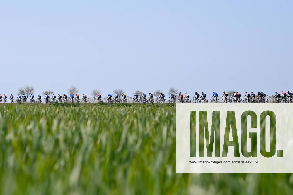 KW10 Photo Fabio Ferrari - LaPresse March, 08 2022 Camaiore- Sovicille (Italy) Cycling 57 th Tirreno-Adriatico Eolo 2022 - Stage 2 - Camaiore - Sovicille. In the pic: a moment of the race