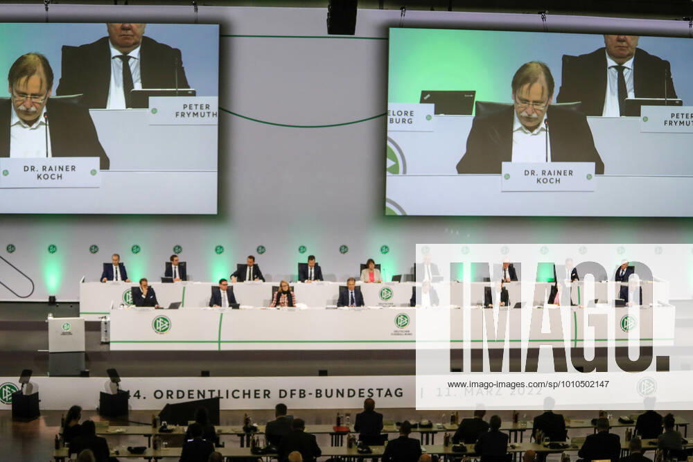 KW10 Fussball Saison 2021 22 44.Ordentlicher DFB-Bundestag 11.03.2022, World Conference Center Bonn Das DFB Präsidium auf dem Podest Bonn World Conference Center Bonn Nordrhein-Westfahlen Deutschland