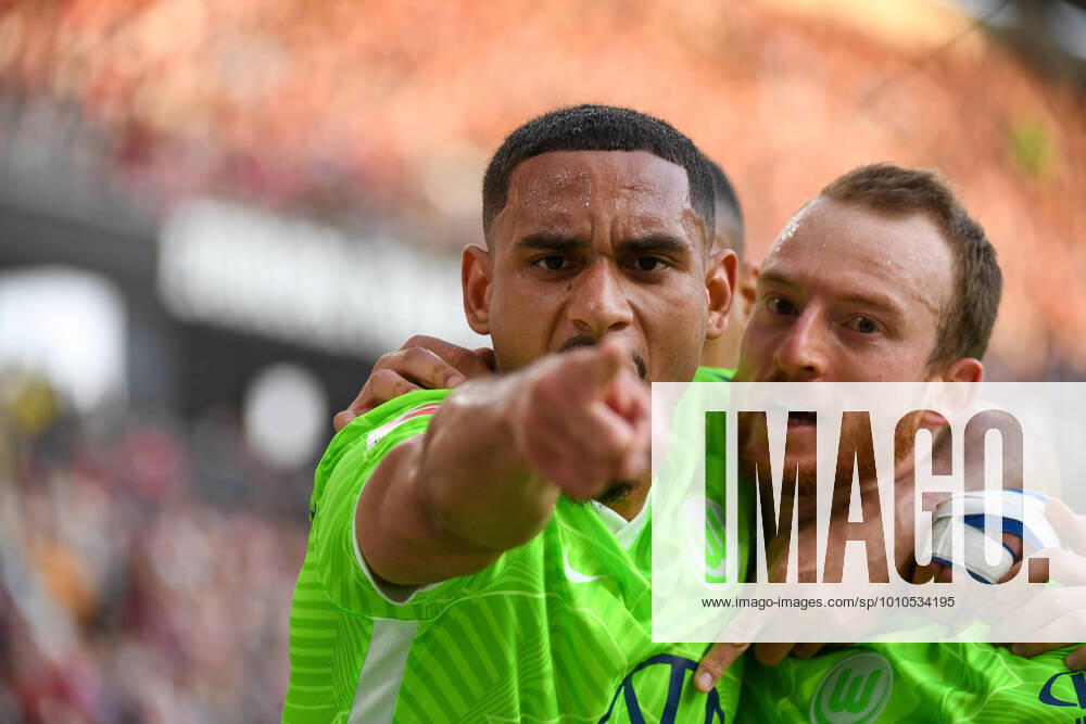KW10 Fussball 1. Bundesliga 26. Spieltag - 21 22 - SC Freiburg vs. VfL Wolfsburg - 12-03-2022 Torjubel zum 2:0 Ausgleich durch Maximilian Arnold (VfL Wolfsburg 27). Fussball 1. Bundesliga: SC Freiburg vs. VfL Wolfsburg am Samstag, den 12. Maerz 2022 im Europa-Park Stadion in Freiburg im Breisgau DFL REGULATIONS PROHIBIT ANY USE OF PHOTOGRAPHS AS IMAGE SEQUENCES AND OR QUASI-VIDEO.