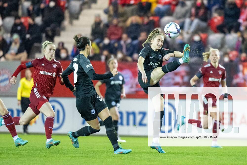 Sophia Kleinherne 4 (Eintracht Frankfurt), FC Bayern Frauen Muenchen vs. Eintracht Frankfurt, Flyeralarm Frauen-Bundesliga, 18.03.22 DFB regulations prohibit any use of photographs as image sequences and or quasi-video. (kolbert-press) Muenchen Bayern Deutschland