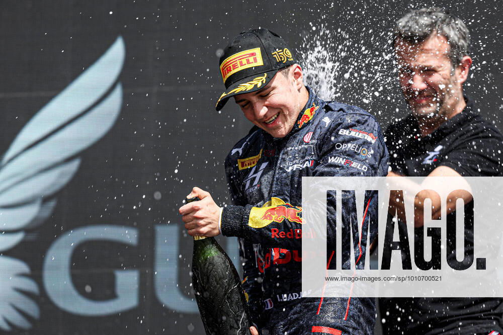 KW11 HADJAR Isack (fra), Hitech Grand Prix, Dallara F3, portrait winner race 1, podium during the 1st round of the 2022 FIA Formula 3 Championship from March 18 to 20, 2022 on the Bahrain International Circuit, in Sakhir, Bahrain - AUTO - FORMULA 3 2022 - BAHRAIN DPPI Panoramic G00D7775