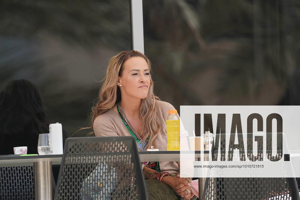 Bahrain International Circuit, Sakhir, Formula 1 Gulf Air Bahrain Grand Prix 2022 ,im Bild Cora Schumacher, Ex-Frau von Ralf Schumacher im Fahrerlager von Bahrain. (Foto EU-Images) Sakhir Bahrain International Circuit Bahrain