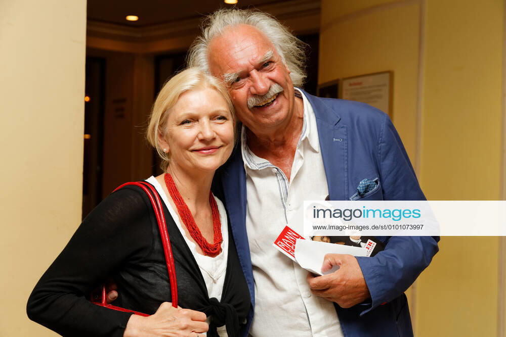 981 Achim Wolff und Ehefrau Rita Feldmeier bei der Premiere der Komoedie Der Mann, der sich nicht traut am 09.08.2015 im Theater am Kurfuerstendamm in Berlin - Berlin Berlin Deutschland, Germany