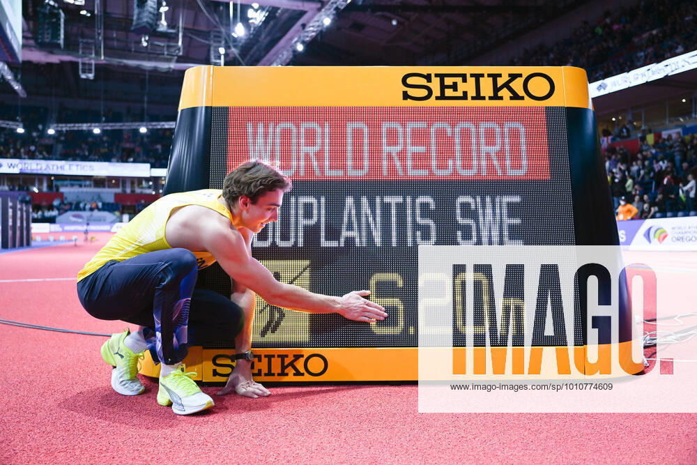 KW11 Leichtathletik, IAAF Indoor WM in Belgrad, Stabhochsprung, Herren, Weltrekord von Armand Duplantis 220320 Armand Duplantis of Sweden celebrates jumping on world record at the hight 6.20 while competing in men?s pole vault during day three of the World Athletics Indoor Championships on March 20, 2022 in Belgrade. Photo: Mathias Bergeld BILDBYRAN kod MB MB0361 bbeng friidrott athletics friidrett iaaf iaaf world indoor championships world athletics indoor championships vm friidrotts-vm friidrotts-vm 2022 friidretts-vm friidretts-vm 2022 innendors innendors-vm inomhus inomhus-vm ivm day 3 jubel sverige