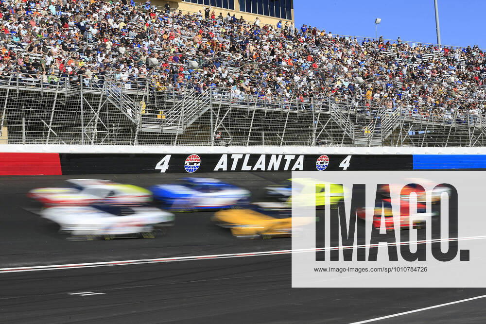 KW11 HAMPTON, GA - MARCH 20: General race action in Turn 4 during the running of the 64th Annual Folds of Honor QuikTrip 500 NASCAR, Motorsport, USA Cup Series Series race on March 20, 2022 at the newly repaved and reconfigured Atlanta Motor Speedway in Hampton, Georgia. (Photo by David J. Griffin Icon Sportswire) AUTO: MAR 20 NASCAR Cup Series - Folds of Honor QuikTrip 500 Icon95322032004981