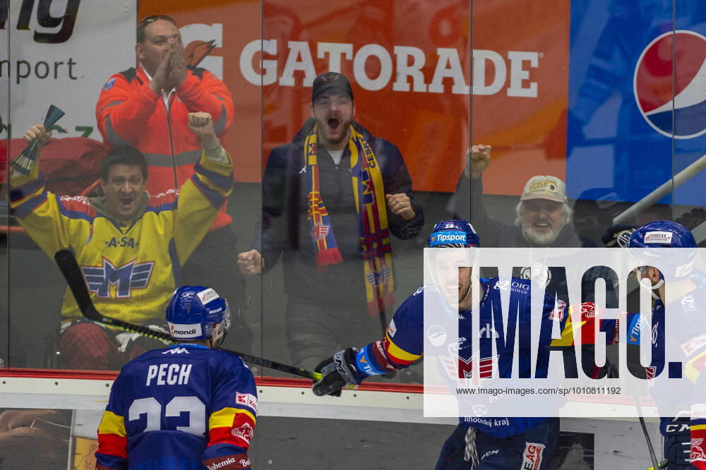 Druhy zapas ctvrtfinale play off hokejove extraligy: HC Motor Ceske Budejovice - HC Dynamo Pardubic, 22. brezna 2022 v Ceskych Budejovicich. Martin Hanzl z Ceskych Budejovic se raduje z vyrovnavaciho golu. CTKPhotoP2022032207669 VPC_14