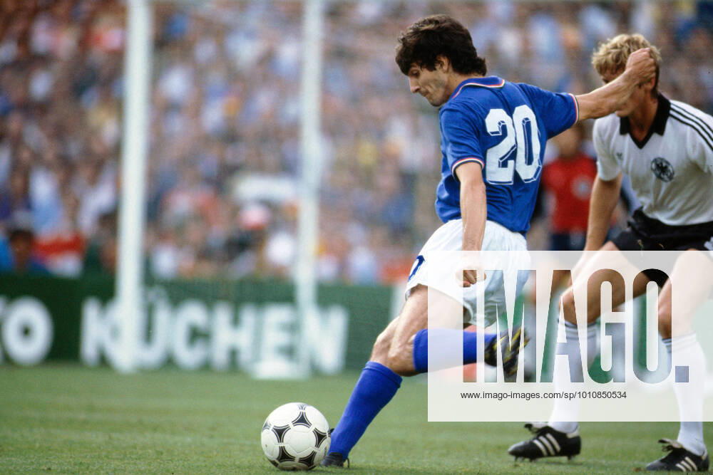 FIFA World Cup, WM, Weltmeisterschaft, Fussball Final 1982 11 July 1982 - Fifa World Cup Final - Italy v West Germany - Italian striker Paolo Rossi in action. Photo: Mark Leech Madrid Spain