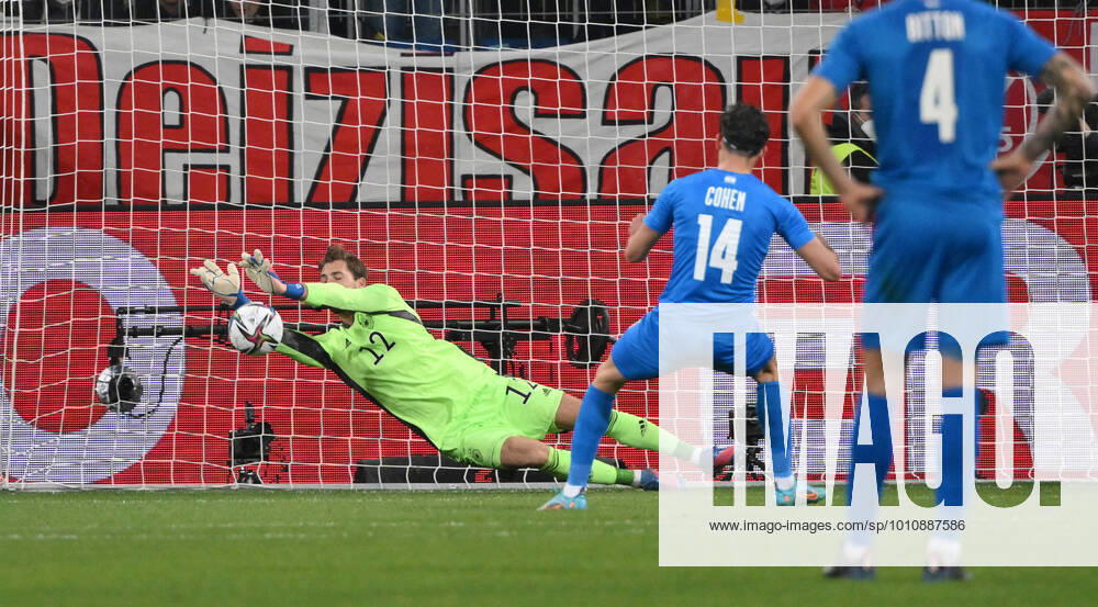 KW12 Torwart Kevin Trapp pariert den Elfmeter von Yonatan Cohen (Israel) 26.03.2022, Fussball 2022, GER, Länderspiel, Deutschland - Israel Foto: Maik Hölter TEAM2sportphoto Sinsheim PreZero Arena Deutschland
