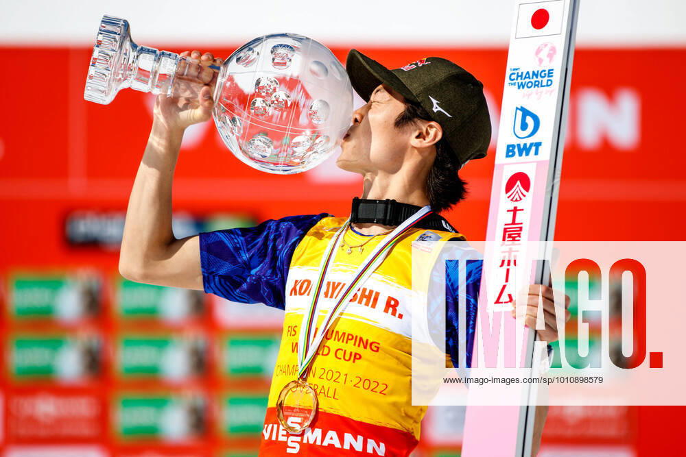 KW12 SKI FLYING - FIS WC Planica PLANICA,SLOVENIA,27.MAR.22 - NORDIC SKIING, Ski jumping, Skispringen, Ski, nordisch SKI FLYING - FIS World Cup, award ceremony. Image shows the rejoicing of Ryoyu Kobayashi (JPN). Keywords: trophy, medal, overall. GEPAxpictures Klansek