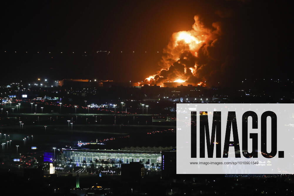 KW12 An Aramco oil depot close to the circuit is seen in flames following an attack, F1 Grand Prix of Saudi Arabia at Jeddah Corniche Circuit on March 25, 2022 in Jeddah, Saudi Arabia. (Photo by HOCH ZWEI) Jeddah Saudi Arabia