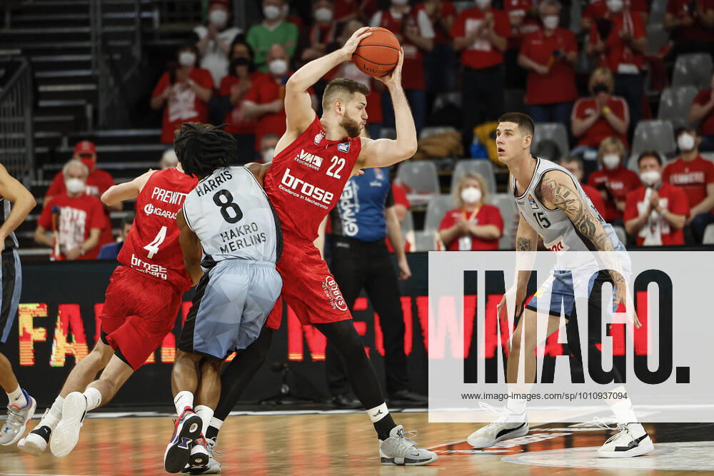 Mitte Martinas Geben (Brose Bamberg, 22) amberg - HAKRO Merlins Crailsheim - easyCredit-BBL - Basketball Bundesliga Saison 2021 22 Spieltag 17, 29.03.2022 Bamberg, Brose Arena Foto: Daniel Löb Loeb