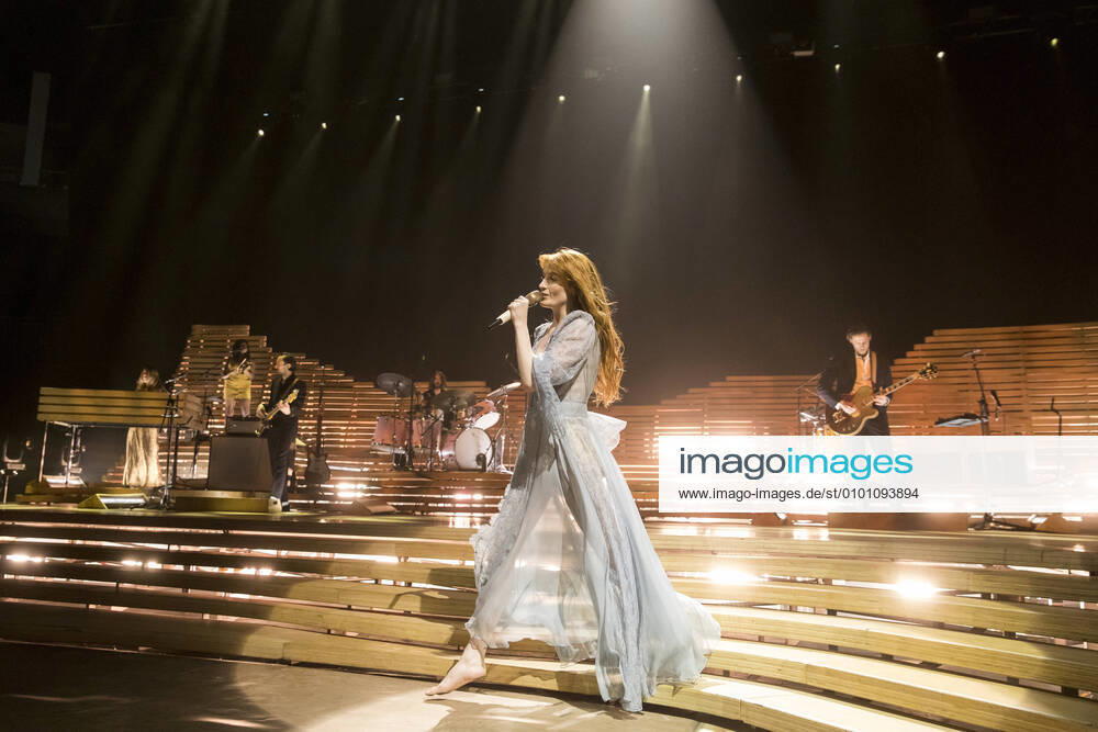19 Florence and The Machine, Saengerin und Songwriterin Florence Welch auf High As Hope Tour live in der Berliner Mercedes Benz Arena am 14.03.19, Indie, Folk, Rock, Pop, Soul, Indierock, Indiepop, Indiefolk, Neosoul, Artrock, Musik Berlin Deutschland, Germany