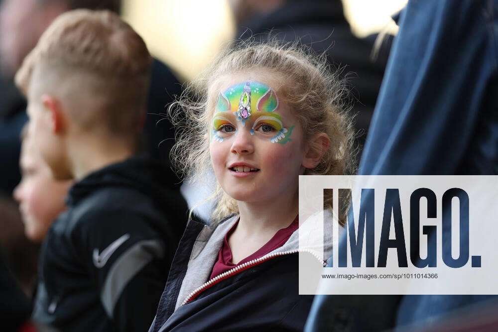 Burnley v Manchester City - Premier League A Burnley fan with facepaint during the Premier League match between Burnley and Manchester City at Turf Moor, Burnley on Saturday 2nd April 2022. Burnley Lancashire United Kingdom