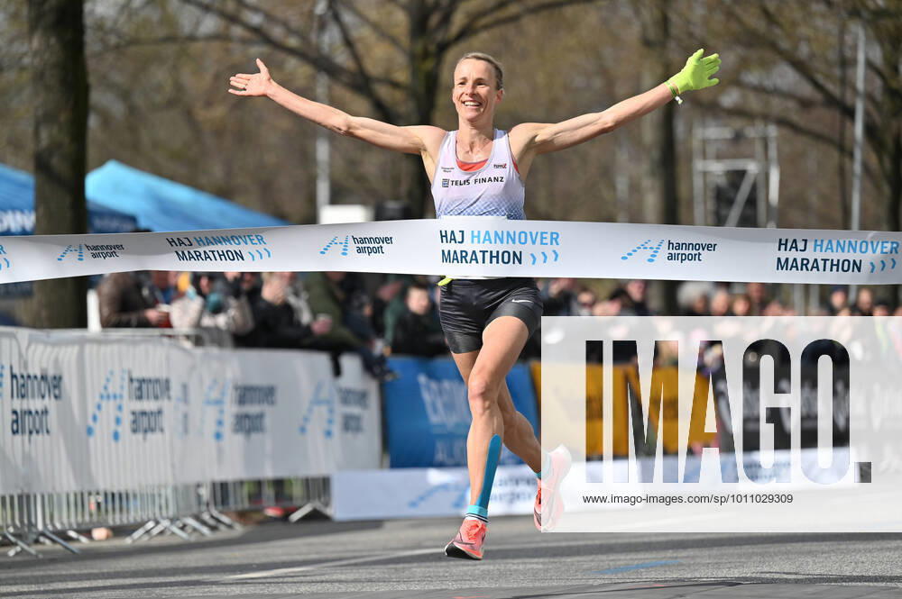 KW13 HAJ Hannover Marathon; Hannover, 03.04.2022 Dominika Mayer gewinnt in 2:26:50 beim HAJ Hannover Marathon in Hannover am 03.04.2022 und wird deutsche Meisterin