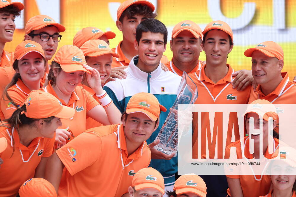 MIAMI GARDENS, FLORIDA - APRIL 03: Carlos Alcaraz of Spain celebrates his victory over Casper Ruud of Norway in the men s final of the Miami Open at the Hard Rock Stadium on April 03, 2022 in Miami Gardens, Florida...People: Carlos Alcaraz Miami Gardens United States Of America - ZUMAs214 20220403_zda_s214_212