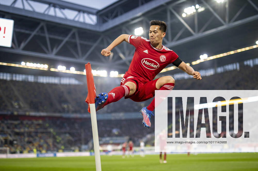 KW14 Torjubel: Shinta Appelkamp (F95) springt gegen Eckfahne Fortuna Düsseldorf - Hansa Rostock 08.04.2022, Fussball; Saison 2021 22 Foto: Moritz Müller