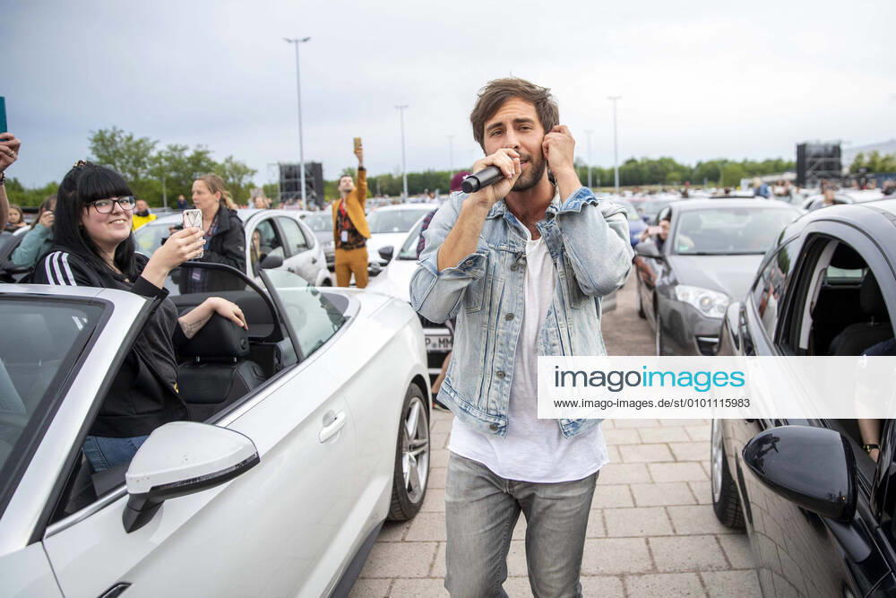 Bilder des Jahres 2020, Entertainment 05 Mai Max Giesinger live bei einem Autokonzert an der Messe. Erfurt