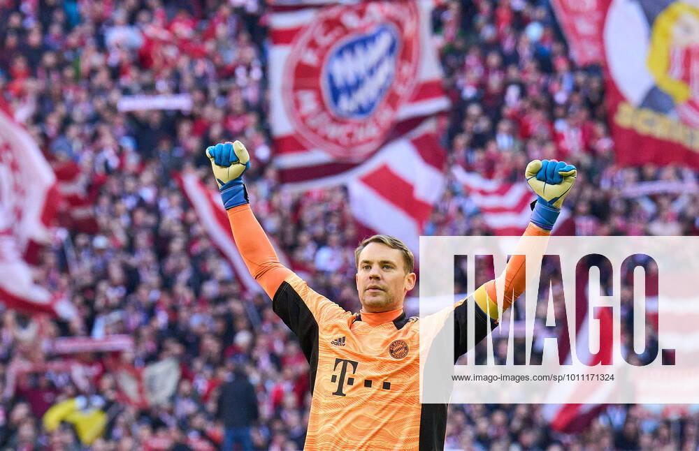KW14 Manuel NEUER, goalkeeper FCB 1 celebrates after the match FC BAYERN MÜNCHEN - FC AUGSBURG 1.German Football League on April 09, 2022 in Munich, Germany. Season 2021 2022, matchday 29, 1.Bundesliga, FCB, München, 29.Spieltag. FCB,