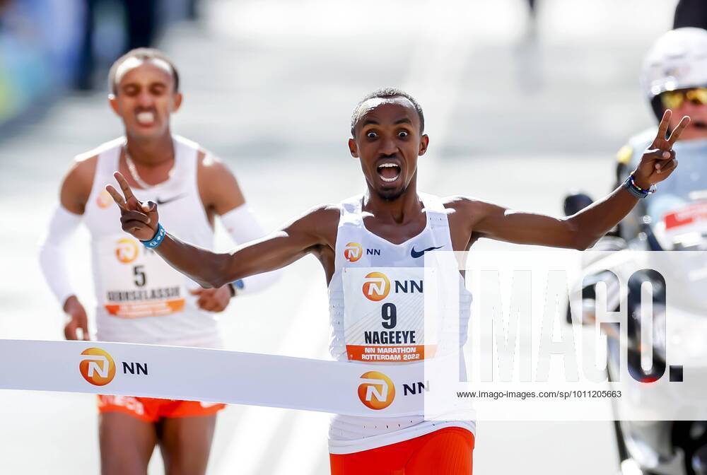 KW14 ROTTERDAM - Abdi Nageeye is the first to cross the finish line during the 41st edition of the NN Marathon Rotterdam on April 10, 2022 in Rotterdam, the Netherlands. KOEN VAN WEEL NN Rotterdam Marathon 2022 ANPxSportx IVx