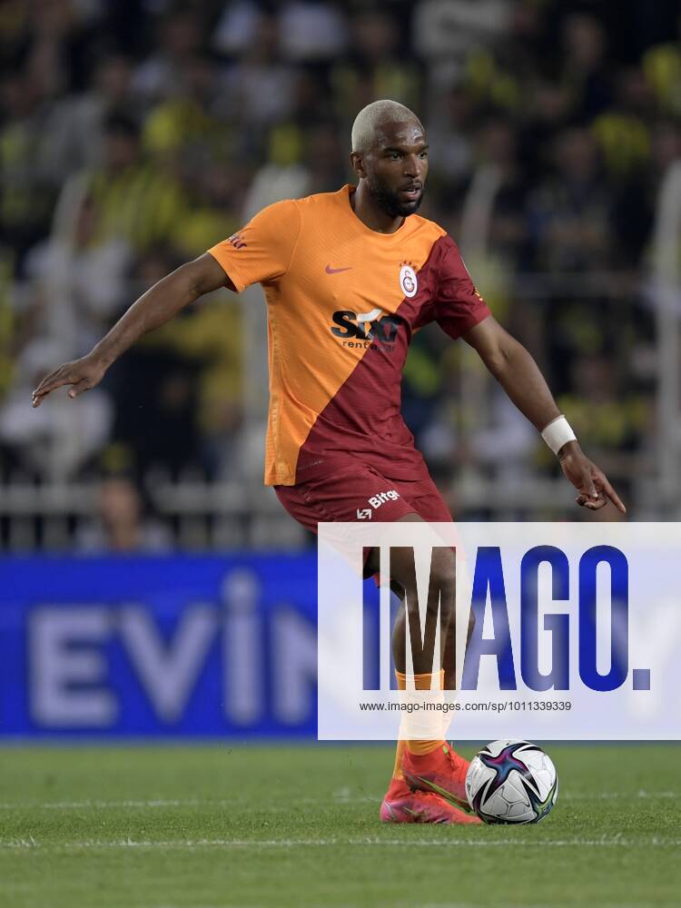 ISTANBUL - Ryan Babel of Galatasaray AS during the Turkish Superliga match between Fenerbahce AS and Galatasaray AS at Ulker Fenerbahce Sukru Saracoglu Stadium on April 10, 2022 in Istanbul, Turkey. ANP Dutch Height Gerrit van Keulen Turkish Sportoto Superlig 2021 2022 ANPxSportx xGerritxvanxKeulenxIVx