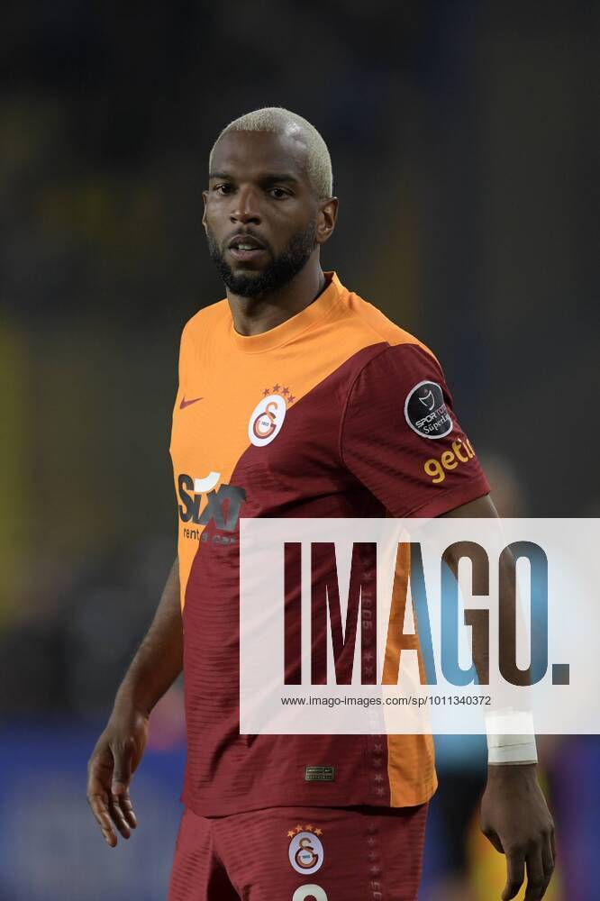 ISTANBUL - Ryan Babel of Galatasaray AS during the Turkish Superliga match between Fenerbahce AS and Galatasaray AS at Ulker Fenerbahce Sukru Saracoglu Stadium on April 10, 2022 in Istanbul, Turkey. ANP Dutch Height Gerrit van Keulen Turkish Sportoto Superlig 2021 2022 ANPxSportx xGerritxvanxKeulenxIVx