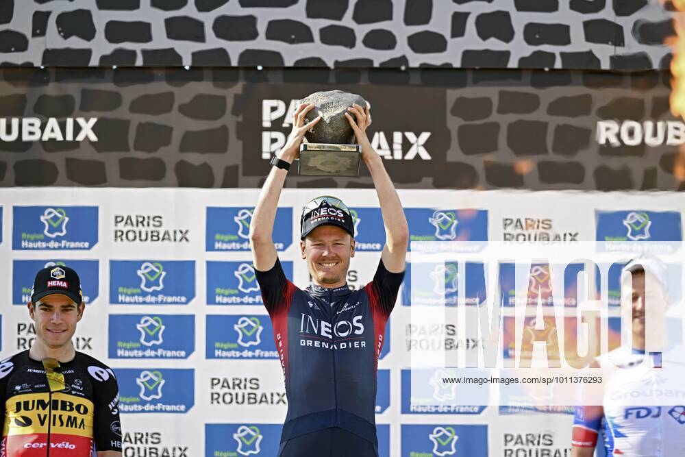 KW15 ROUBAIX, FRANCE - APRIL 17 : Van Baarle Dylan (NED) of INEOS Grenadiers victory pictured during the UCI World Tour 119th Paris Roubaix cycling race with start in Compiegne and finish at the Velodrome Andre-Petrieux in Roubaix on April 17, 2022 in Roubaix, France, 17 04 2022 ( Motordriver Kenny Verfaillie - Paris Roubaix 2022 UCI World Tour Cycling Race PhotoNews Panoramic