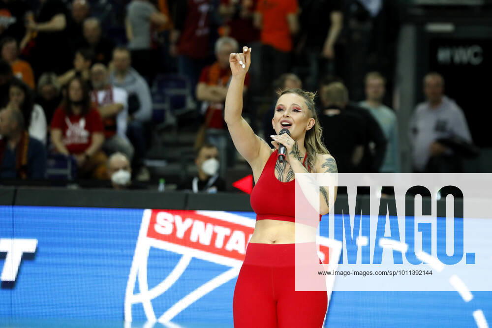 easyCredit Basketball Bundesliga, BBL, Saison 2021 2022, Herren, Syntainics MBC - Chemnitz Niners Edith Stehfest, Pre-game und Halbzeitshowact Leipzig QUARTERBACK Immobilien ARENA Sachsen Germany