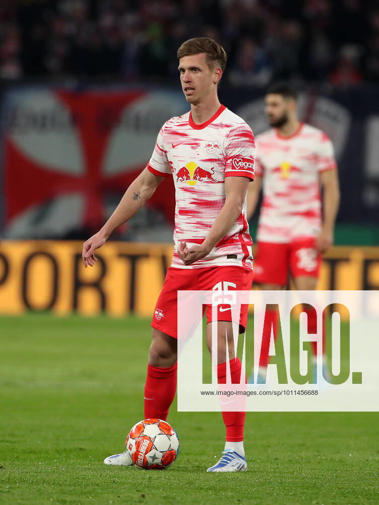 Dani Olmo Einzelbild Freisteller Aktion Fußball Fussball DFB Pokal Halbfinale Herren Saison 2021 2022 20.04.2022 RasenBallsport RB Leipzig RBL vs. 1.FC Union Berlin FCU DFL regulations prohibit any use of photographs as image sequences and or quasi-video.