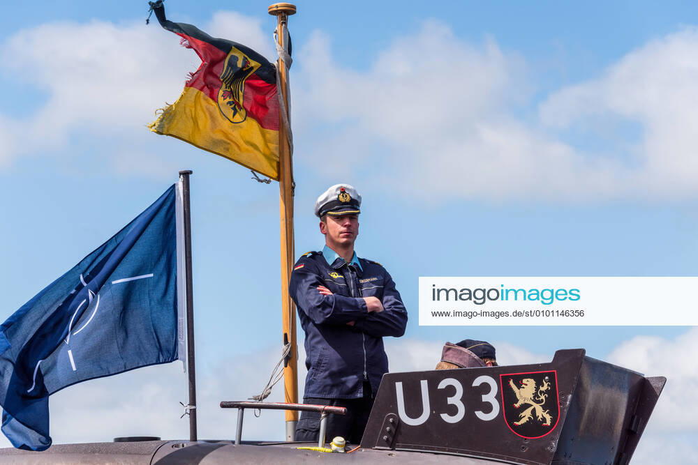 Am Montag, den 25. Mai 2020 um 11.30 Uhr, wird das Uboot U33 im Marinestützpunkt und Heimathafen Eckernförde einlaufen. Das Boot unter der Führung von Kapitänleutnant Tobias Eikermann (33) hat seit Februar mehrere Aufklärungsfahrten an der Außengrenze der NATO unternommen und war in den zurückliegenden Wochen dem Maritimen Hauptquartier der Allianz (Allied Maritime Command, MARCOM) in Northwood (Großbritannien) unterstellt. Die Patrouille gehört zu den NATO Assurance Measures und hatte zum Schwerpunkt, die Aktivitäten der russischen Flotte zu beobachten. U33 gehört zu den ersten deutschen Ubooten, die dafür dem MARCOM unterstellt und von dessen Uboot-Führungszelle eingesetzt wurden. Die Maßnahmen der Rückversicherung sind Ze
