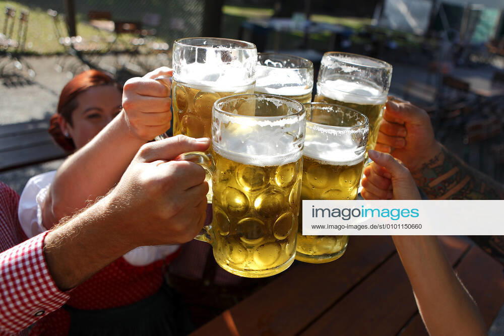 Bier,biergarten,anstoßen