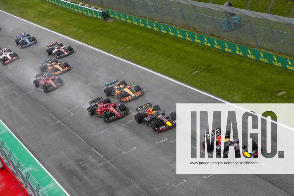 Start, 01 VERSTAPPEN Max (nld), Red Bull Racing RB18, action 11 PEREZ Sergio (mex), Red Bull Racing RB18, action 16 LECLERC Charles (mco), Scuderia Ferrari F1-75, action 04 NORRIS Lando (gbr), McLaren F1 Team MCL36, action during the Formula 1 Grand Premio del Made in Italy e dell Emilia-Romagna 2022, 4th round of the 2022 FIA Formula One World Championship, WM, Weltmeisterschaft on the Imola Circuit, from April 22 to 24, 2022 in Imola, Italy - F1 - EMILIA ROMAGNA GRAND PRIX 2022 - Race DPPI Panoramic PorscheMSC2022_Imola21552
