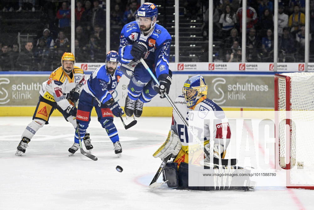 KW17 Marcus Krueger, ZSC, re. Torhueter Leonardo Genoni, EVZ, hi. Topscorer Jan Kovar, EVZ, Justin Azevedo, ZSC, ZSC Lions - EV Zug, National League, Eishockey