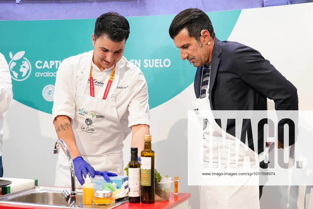 Spanish chef David Papis and football legend Luis Figo perform a show-cooking by Epigen Healthy Bite during the Salon Gourmets 2022. April 26, 2022. (2022042647)