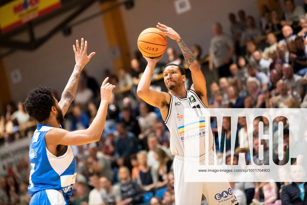 BARMER 2. Basketsball Bundesliga ProA Saison 2021 2022 Playoff Viertelfinale Spiel 5 am 01.5.22 Medipolis SC Jena vs Uni Baskets Paderborn Sparkassen Arena
