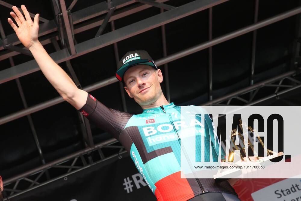 KW17 Podest, Siegerehrung, Sieger, 1. Platz Sam Bennett (IRL - BOH Bora-Hansgrohe), 2.Platz Fernando Gaviria (COL - UAE Team Emirates) 3. Platz Alexander Kristoff (NOR - TWG Intermarche - Wanty - Gobert Materiaux) , RADSPORT - Rennen Eschborn-Frankfurt - der Radklassiker , 01.05.2022, Radsport - 1. Mai, -