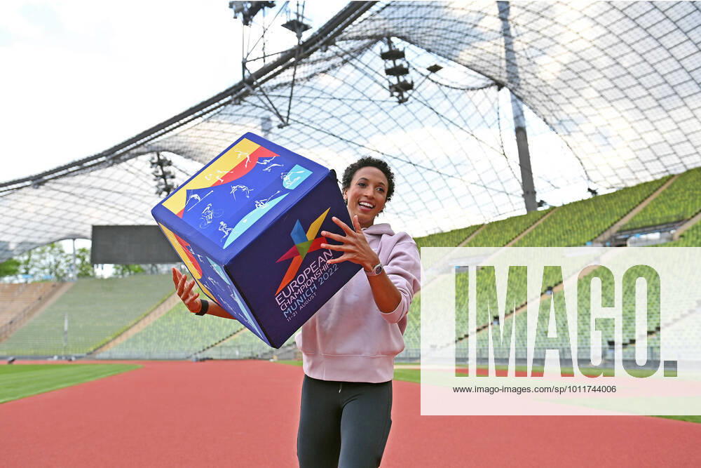 KW18 Malaika MIHAMBO (Weitspringerin) posiert mit einem Wuerfel mit dem Logo der European Championships im Olympia Stadion. Einzelbild,angeschnittenes Einzelmotiv, Halbfigur,halbe Figur. Pressetermin European Championships 2022 am 03.05.2022