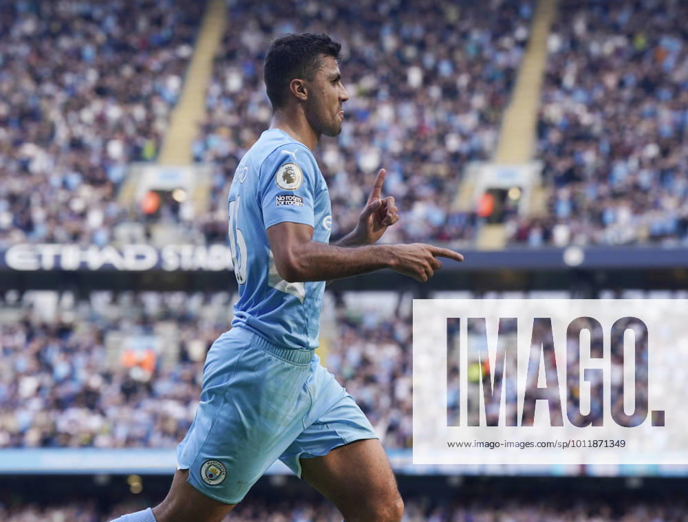 Manchester, England, 8th May 2022. Rodri of Manchester City celebrates scoring their third goal during the Premier League match at the Etihad Stadium, Manchester. Picture credit should read: Andrew Yates Sportimage . SPI-1686-0044