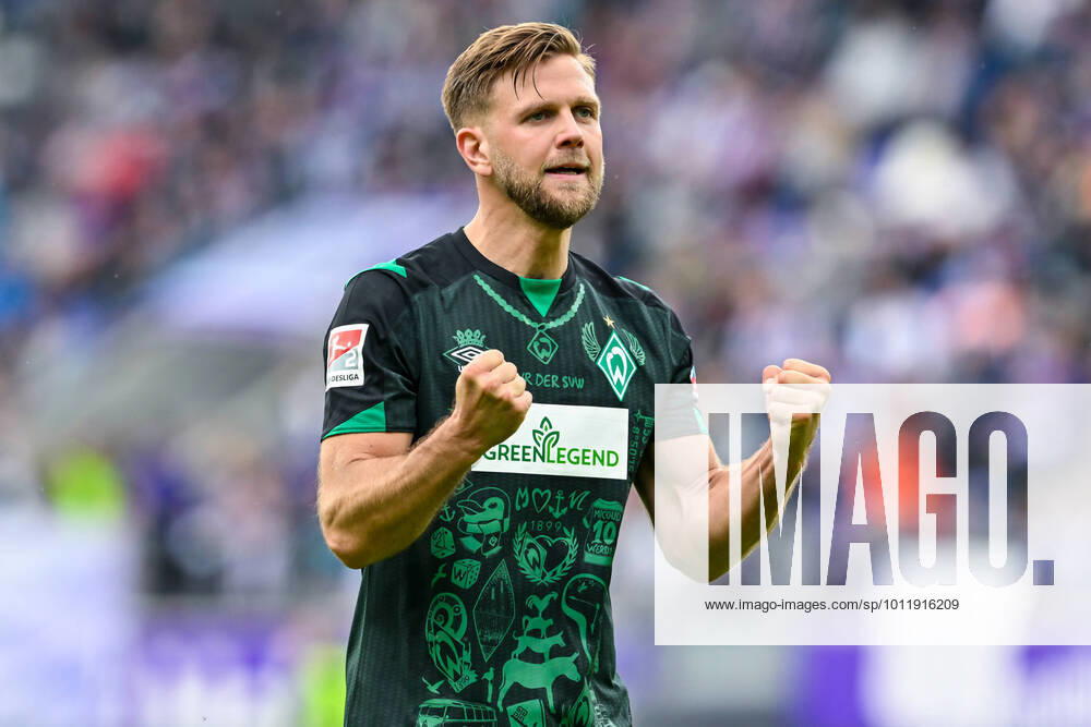 Fußball: 2. Bundesliga, Saison 2021 2022, 33. Spieltag, FC Erzgebirge Aue - SV Werder Bremen am 08.05.2022 in Erzgebirgsstadion in Aue-Bad Schlema. -TK- Bremens Niclas Füllkrug jubelt nach seinem Tor zum 2:0 DFL REGULATIONS PROHIBIT ANY USE OF PHOTOGRAPHS AS IMAGE SEQUENCES AND OR QUASI-VIDEO.