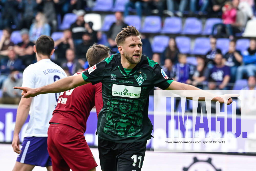 Fußball: 2. Bundesliga, Saison 2021 2022, 33. Spieltag, FC Erzgebirge Aue - SV Werder Bremen am 08.05.2022 in Erzgebirgsstadion in Aue-Bad Schlema. -TK- Bremens Niclas Füllkrug jubelt nach seinem Tor zum 2:0. DFL REGULATIONS PROHIBIT ANY USE OF PHOTOGRAPHS AS IMAGE SEQUENCES AND OR QUASI-VIDEO.