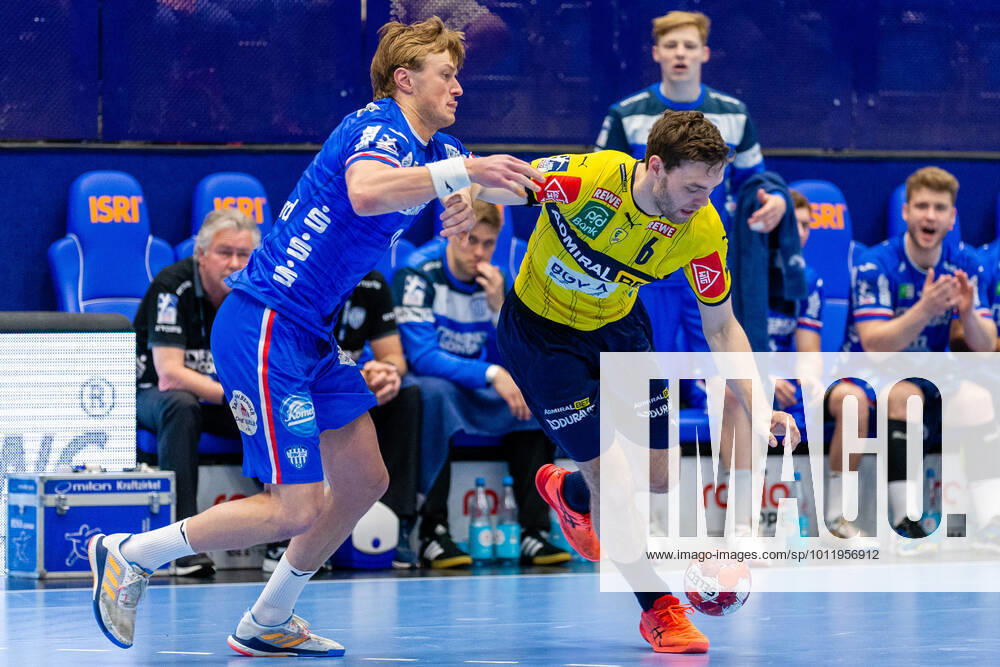 V.l. Jonathan Carlsbogard (TBV Lemgo Lippe 9), Niclas Kirkelokke (Rhein-Neckar Loewen 6) TBV Lemgo Lippe vs. Rhein-Neckar Loewen, Handball, 1. Bundesliga, 30. Spieltag, 12.05.2022 Lemgo