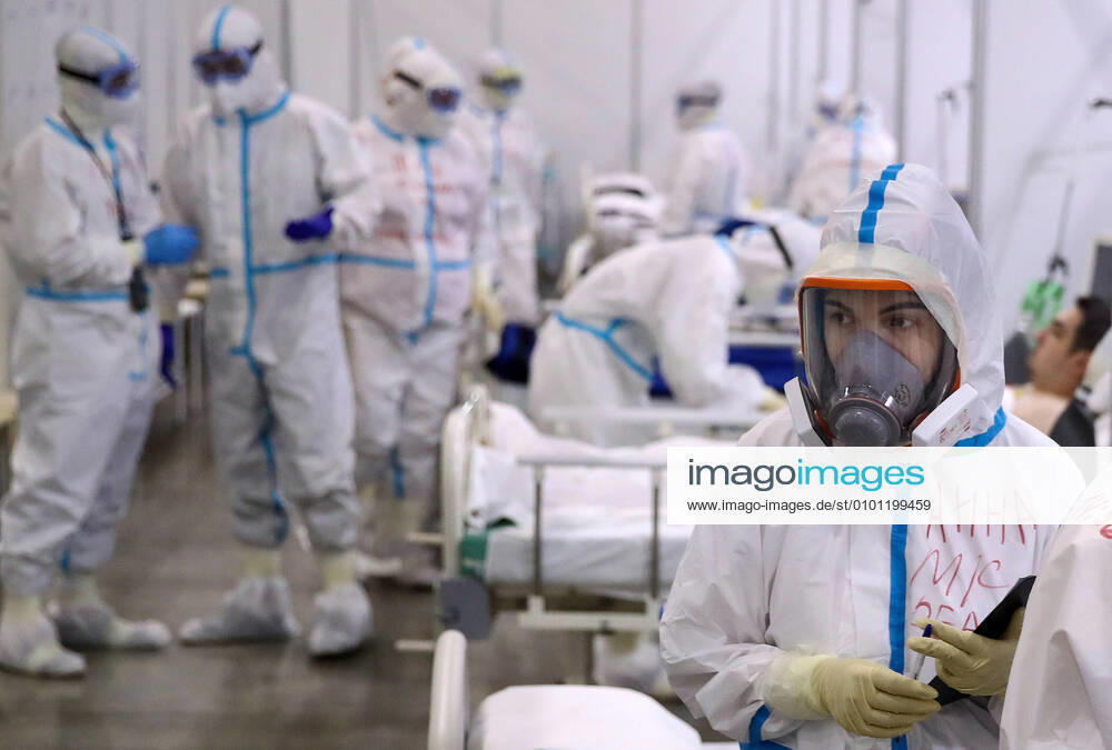 KW22 MOSCOW REGION, RUSSIA - MAY 25, 2020: Doctors at an intensive care unit of a temporary hospital for COVID-19 patients at the Crocus Expo Exhibition Center. Valery Sharifulin TASS TS0DA57F