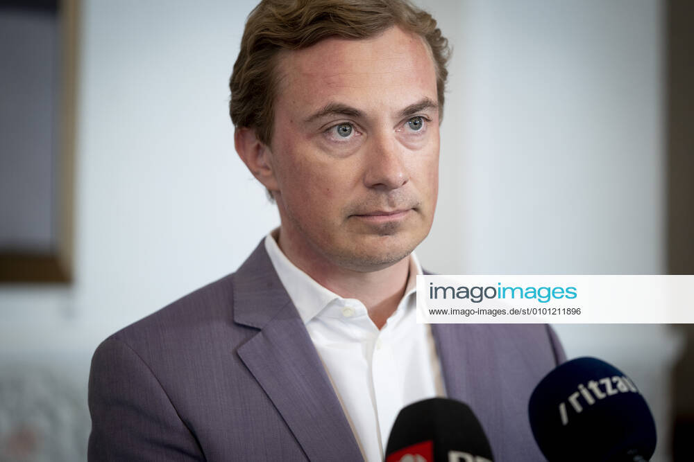 Kulturminister Joy Mogensen (S) er kaldt i aabent samraad om udbuddet af en ny digital public service-radiokanal paa Christiansborg, onsdag den 27. maj 2020. Ministeren skal blandt andet svare paa hvilke droeftelser om udbudsprocessen, der har vaeret internt i ministeriet og internt i regeringen, foer og efter udbuddet blev afgjort. Dansk Folkepartis Morten Messerschmidt ankommer til samraadet. , Copenhagen Denmark