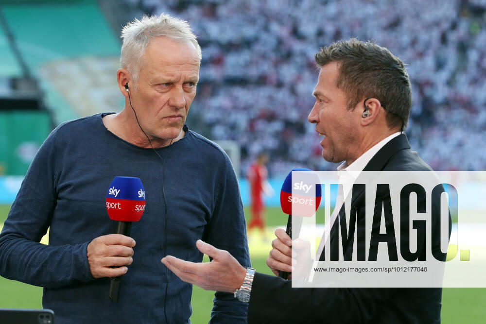 Trainer Christian Streich im Interview bei Sky Fernsehen Privatsender Experte Lothar Matthäus Fußball Fussball DFB Pokal Finale Saison 2021 2022 21.05.2022 SC Freiburg SCF vs. RasenBall Sport Leipzig RBL