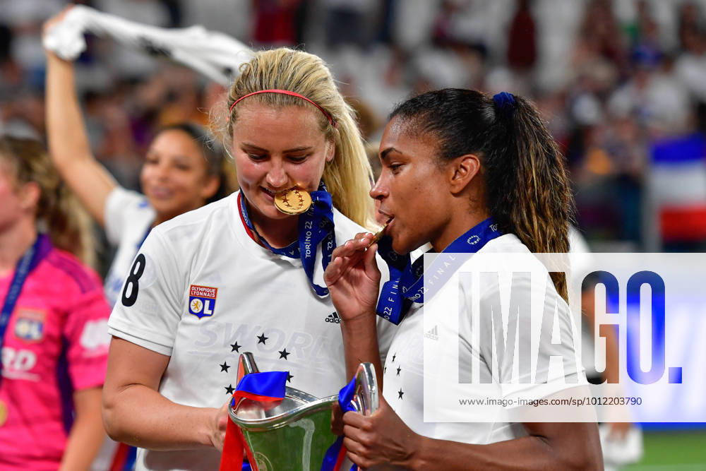 FC Barcelona, Barca v Olympique Lyon, UEFA Women?s Champions League final, football, Turin, Italy Turin, Italy. 21st, May 2022. Lindsey Horan (26) and Delphine Cascarino (20) of Olympique Lyon seen during celebrations after the UEFA Women?s Champions League final between Barcelona and Olympique Lyon at Juventus Stadium in Turin. Turin Italy