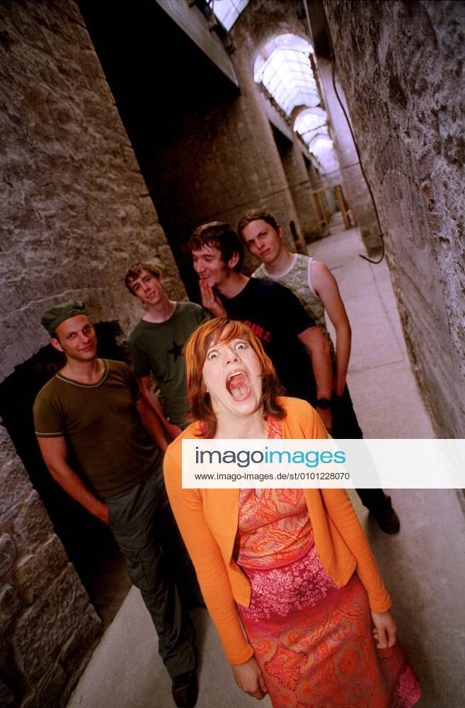 1 Portrait: Mia & Band, Sängerin Mieze aus Berlin, Berlinerin, Popsängerin, rote Haare, Mädchen, Pop, Dance, Musik, R±dersdorf Deutschland, Germany