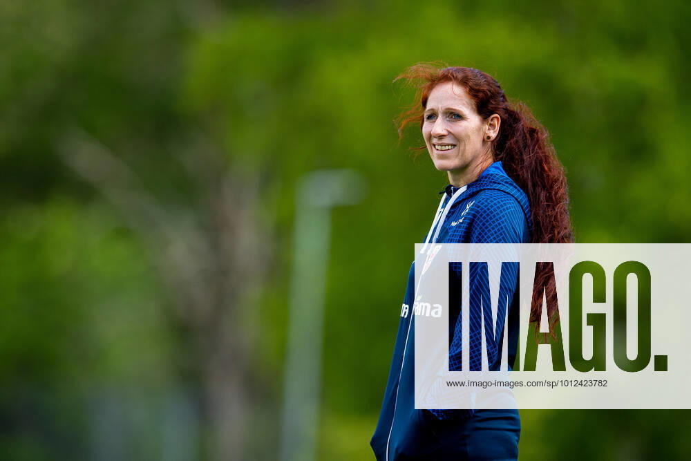 Lise Klaveness, president of the Norwegian Football Association (NFF), during a training session with the Norwegian national football team on June 3, 2022 in Stockholm. Photo: Vegard Grott BILDBYRAN kod VG VG0290 bbeng fotball football fotboll nations league norge norway trening träning training