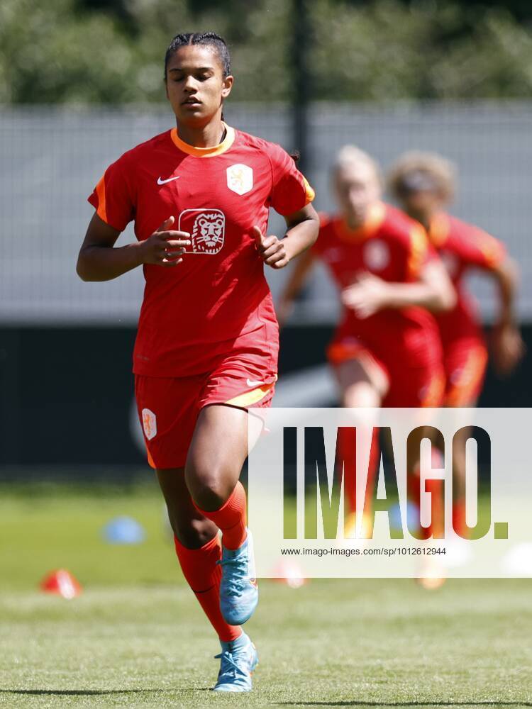 ZEIST - Esmee Brugts during a training session of the Dutch women s national team, Nationalteam at the KNVB Campus on June 13, 2022 in Zeist, the Netherlands. The Dutch women s team is preparing for the European Football Championship in England. ANP MAURICE VAN STEEN UEFA Women s Euro England 2022 2022 ANPxSportx IVx