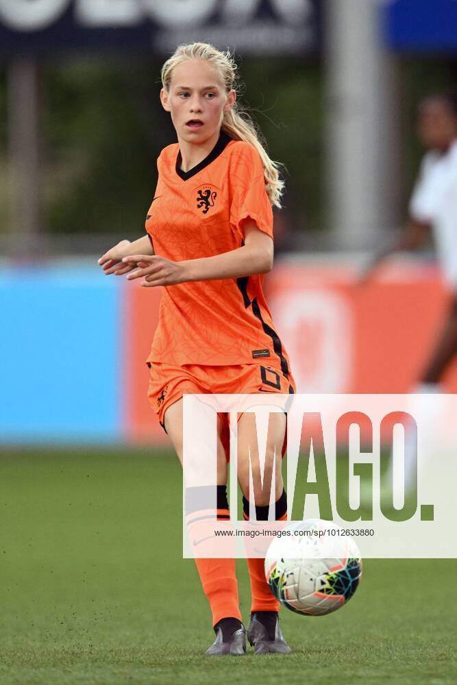 SCHALKHAAR - Maureen van Drogen of Netherlands U15 women during the international women s friendly match between Netherlands (f) U15 and United States (f) U15 at De Horsterhoek sports complex on June 10, 2022 in Schalkhaar, Netherlands. ANP Dutch Height Women s International Friendly, L?nderspiel, Nationalmannschaft 2022 ANPxSportx xGerritxvanxKeulenxIVx